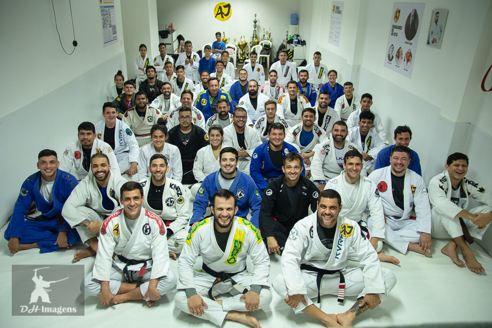 AJ ESCOLA DE JIU-JITSU