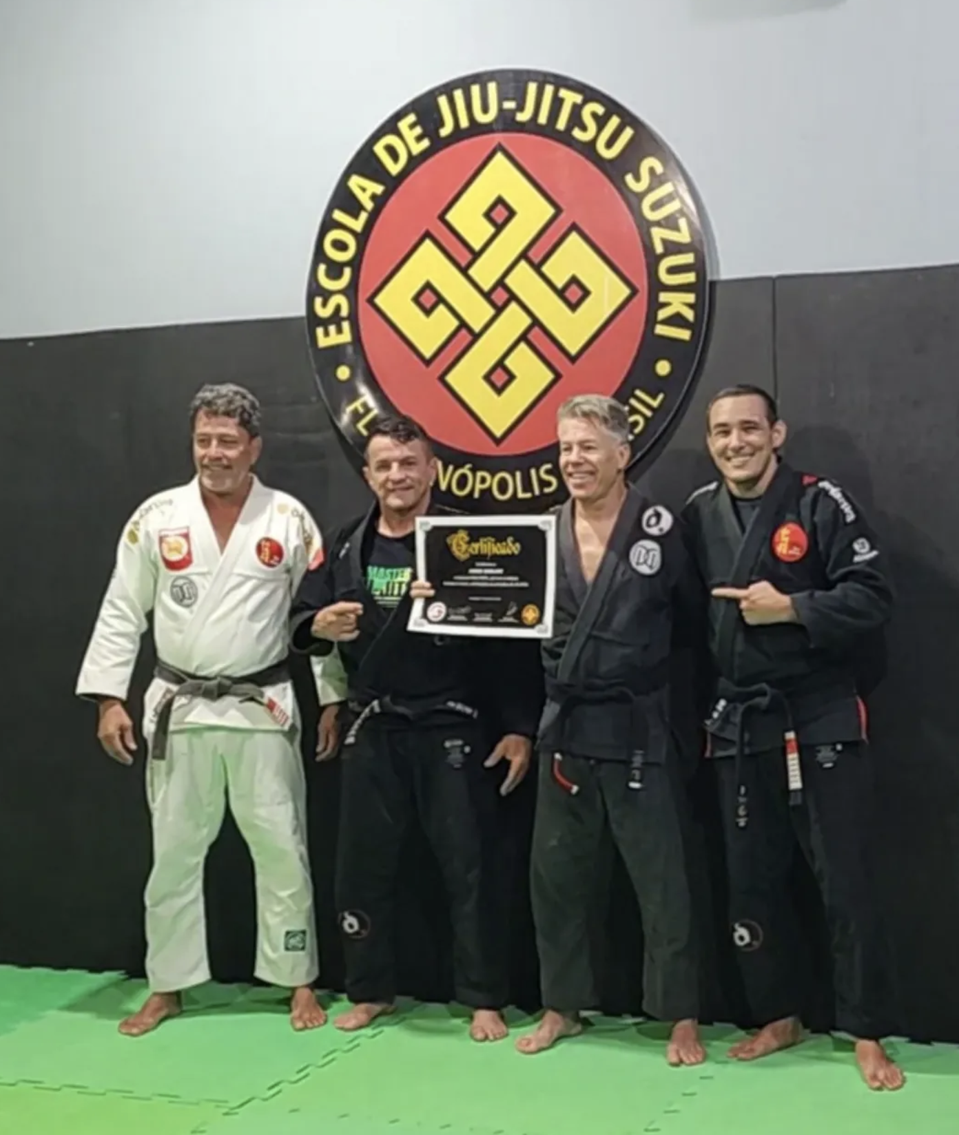 Escola de Jiu-Jitsu Suzuki logo
